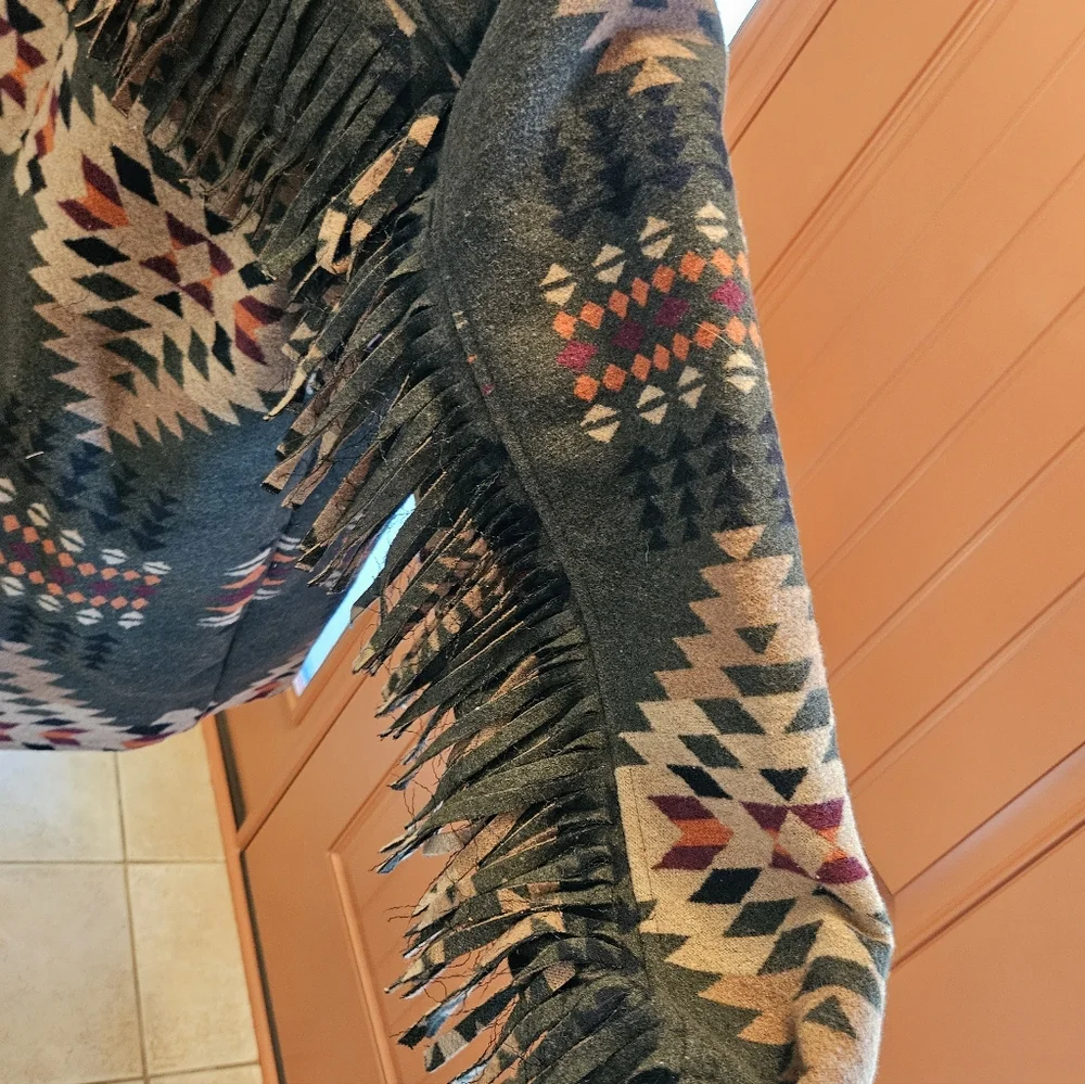 Stylish Patterned Aztec Jacket - Picture 8 of 13